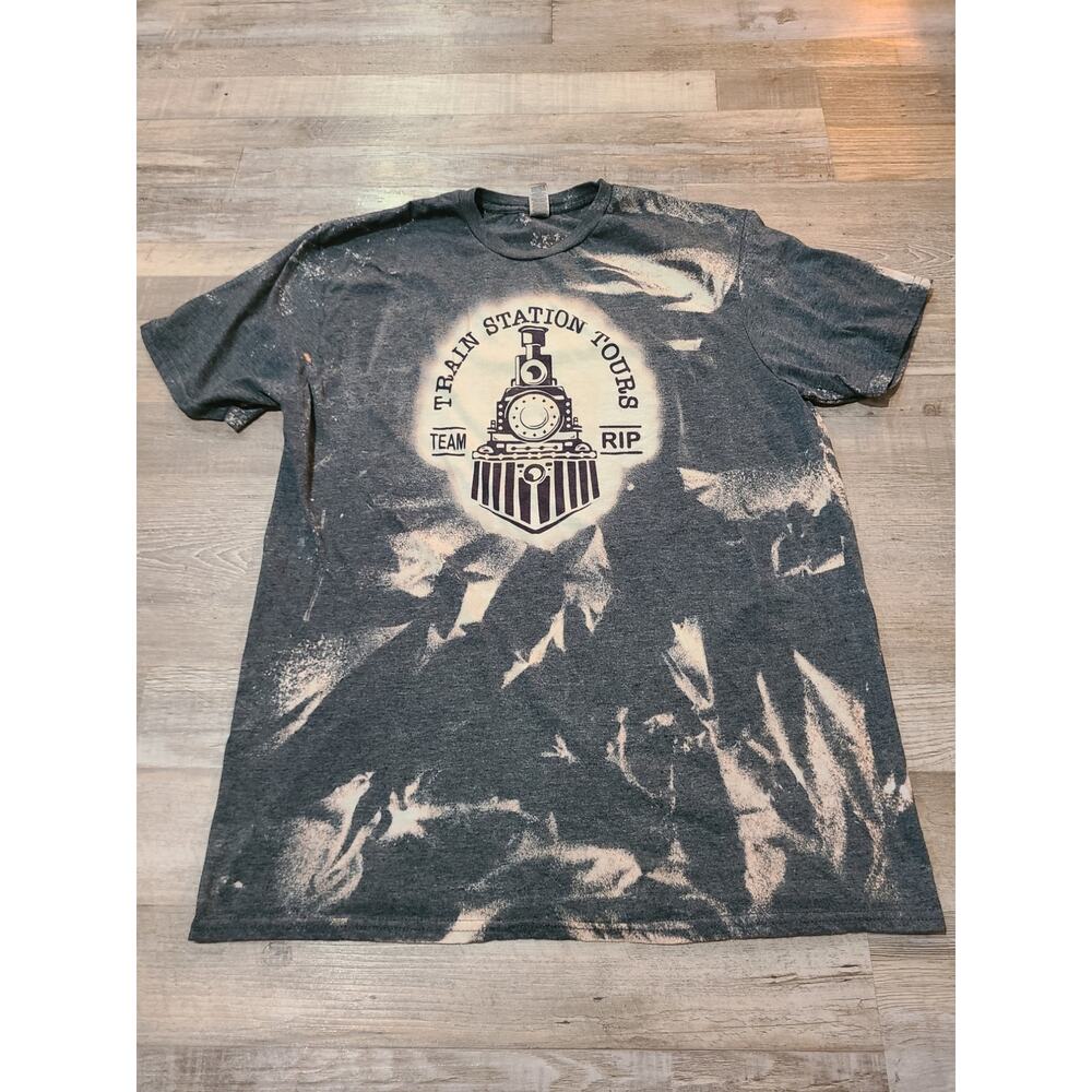 Gildan large unisex softstyle bleached graphic tee